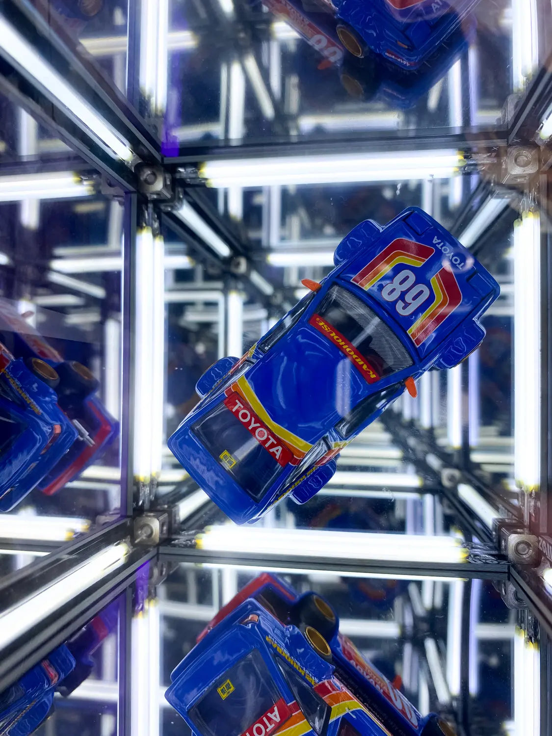 Infinity Mirror Display for 1:64 Collectors